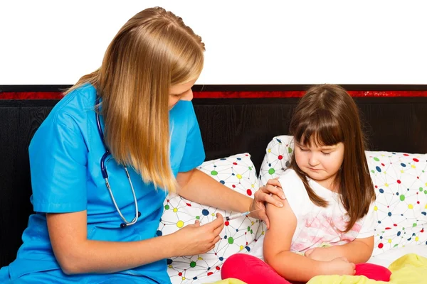 Brave Little Girl Being Injected — Stock Photo, Image