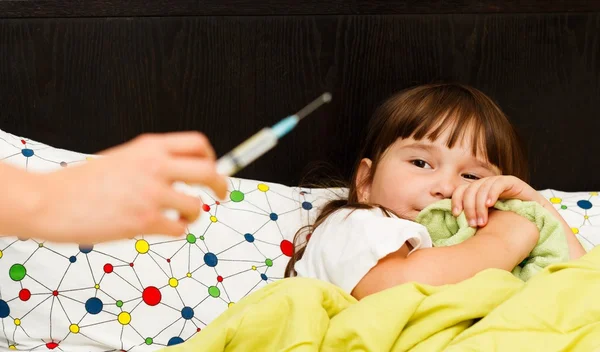 Bambino impaurito dell'ago — Foto Stock