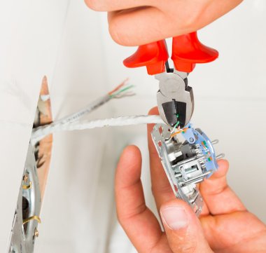 Elektrik prizine yükleme