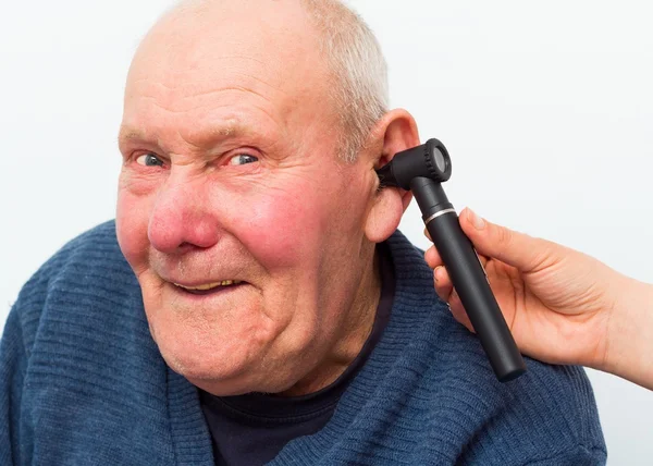 Testing Elderly Patient's Hearing With Auroscope — Stock Photo, Image