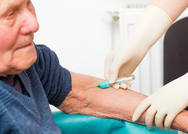 A Importância do Teste de Sangue em Idosos — Fotografia de Stock