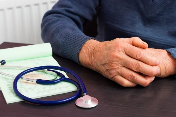 Krankenversicherung für ältere Menschen — Stockfoto