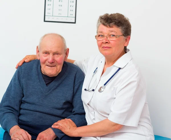 Middle-Aged Doctor With Elderly Patient — ストック写真