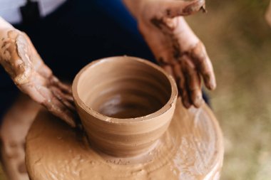 Market tezgahında el yapımı meyve ürünleri.