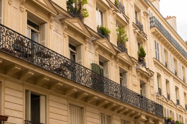 Paris, güzel bina, tipik Paris görünüşü.