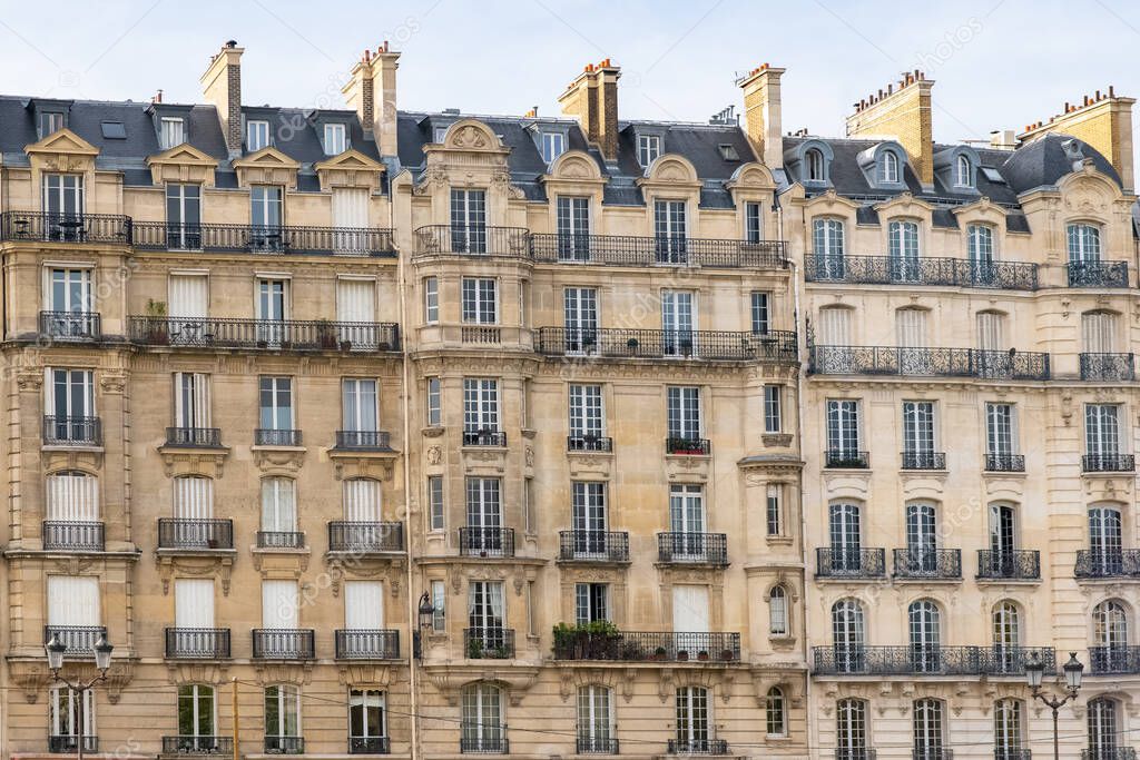 Paris, ile Saint-Louis, beautiful buildings quai aux Fleurs