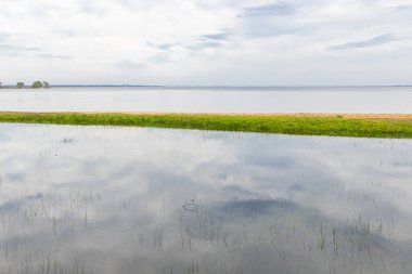 Landes 'te Biscarosse, denizde güzel bir yol.