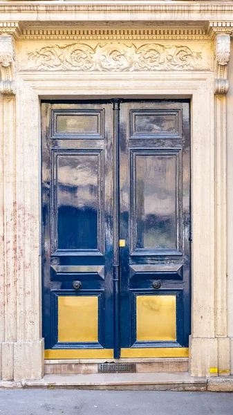 París Una Antigua Puerta Madera Azul Edificio Típico Centro —  Fotos de Stock