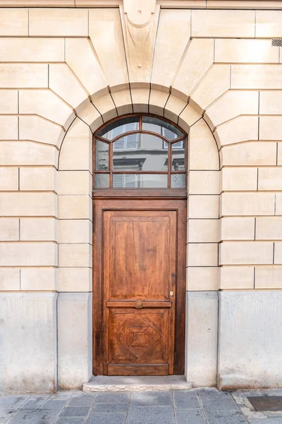 París Una Vieja Puerta Madera Edificio Típico Centro —  Fotos de Stock