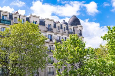 Paris, güzel binalar, 12. bölgedeki Coulee Verte Rene-Dumont manzarası, patika.