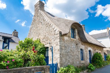 Brittany, Ile aux Moines island in the Morbihan gulf, typical cottage in the village