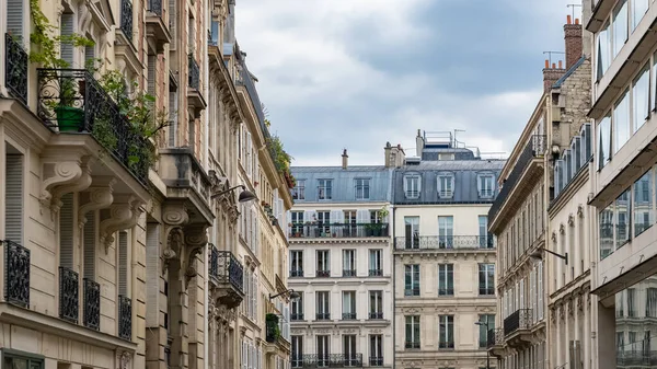 Parijs Typische Gevel Mooi Gebouw Met Oude Zink Daken — Stockfoto