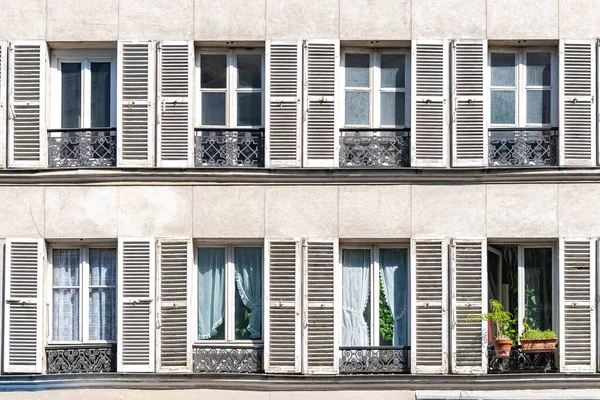 París Hermosa Fachada Marais Detalle Las Ventanas — Foto de Stock