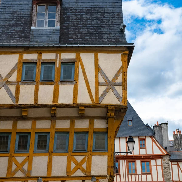 Vannes Hermosa Ciudad Bretaña Antiguas Casas Entramado Madera Con Catedral —  Fotos de Stock