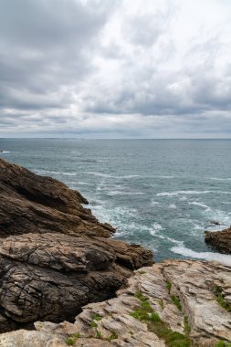 Quiberon Yarımadası, Britanya 'da, okyanusun güzel deniz manzarası, kayalık Cote Sauvage.