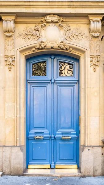 París Una Puerta Madera Azul Edificio Típico Centro —  Fotos de Stock