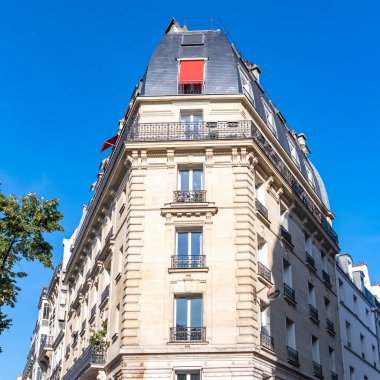 Paris, tipik Parmentier Bulvarı, 11. bölge, tipik Paris cephesi.