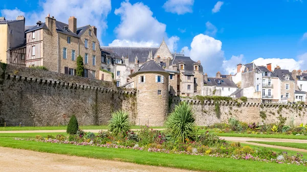 Vannes Cidade Medieval Bretanha Vista Para Jardim Muralhas Com Canteiro — Fotografia de Stock