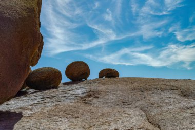 Namibya, Damaraland 'daki Spitzkoppe kayaları, manzara.