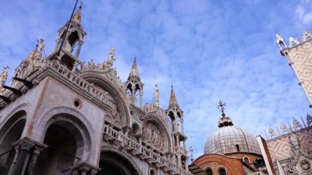 Atemberaubende gotische Architektur des gewaltigen Dogenpalastes — Stockvideo