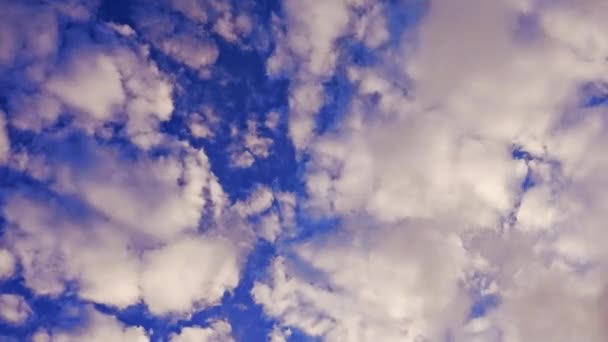 Impresionante paisaje nublado de cirrocumulus blanco a gran altitud — Vídeos de Stock