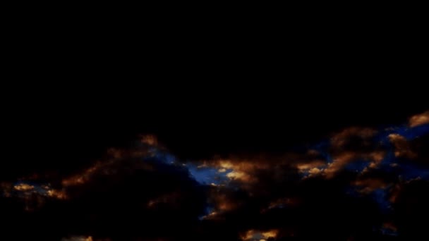 Облака плавают над лазурным небом над серым дымом в солнечный день — стоковое видео