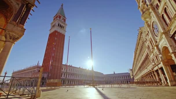 St. Marks Square in Venice completely empty and without people — Stock Video