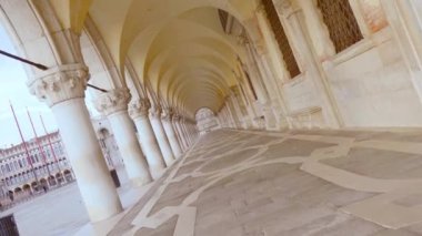 Ünlü İtalyan Venedik şehri Doge Palace galerisi