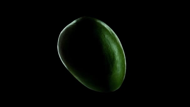 Нестримний зелений манго на темному фоні — стокове відео