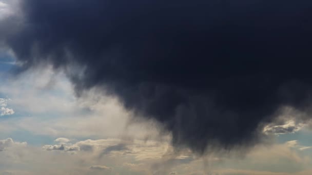 Nuvole prima della pioggia in timelapse — Video Stock