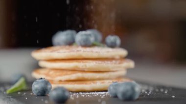 Krep üzerine meyve ve şurup zamanlaması