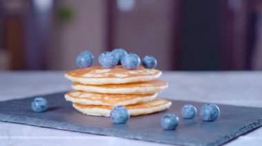 Krep üzerine meyve ve şurup zamanlaması