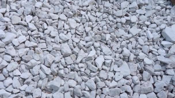 Pebbles em um caminho de montanha para caminhar — Vídeo de Stock