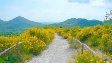 Euganean tepelerinin güzel manzaralı panoramik yolu