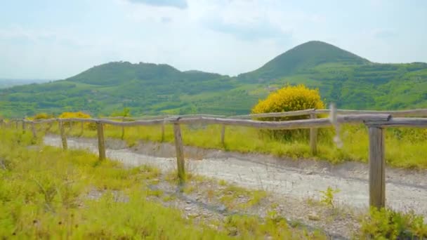 Rute berjalan di perbukitan Euganean di musim panas — Stok Video