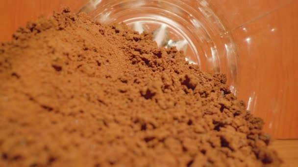 Soluble powdered coffee in the glass jar — Stock Video