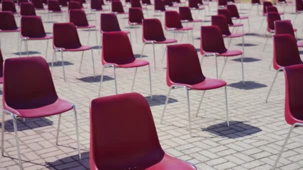 Πολλές άδειες καρέκλες για μια εκδήλωση — Αρχείο Βίντεο