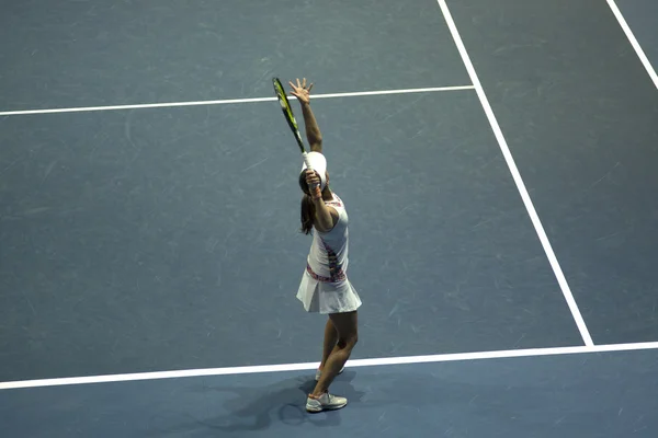 테니스를 치는 젊은 여자. — 스톡 사진