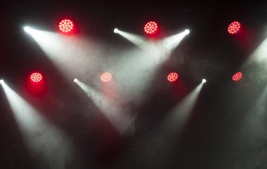 konser sırasında sahneden ışık.