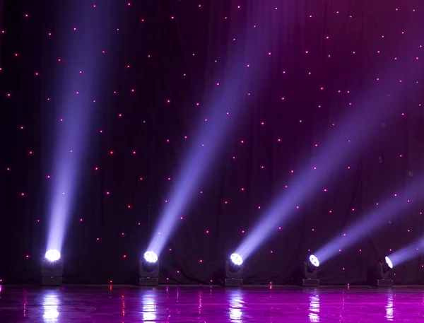 Licht van de scène tijdens het concert. — Stockfoto