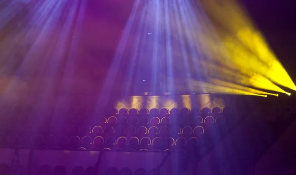 Ljuset från scenen under konserten. — Stockfoto