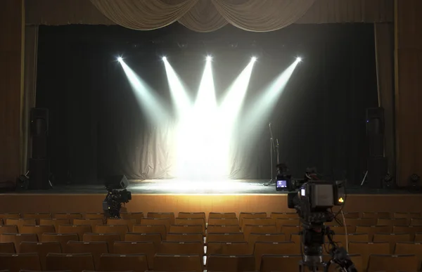 Ljuset från scenen under konserten. — Stockfoto