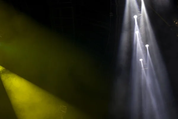 Luce dalla scena durante il concerto . — Foto Stock