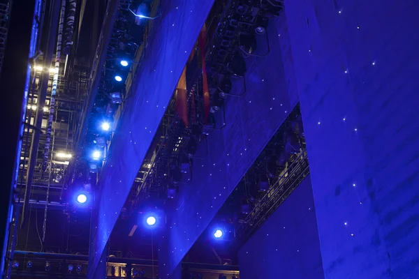 Ljuset från scenen under konserten. — Stockfoto