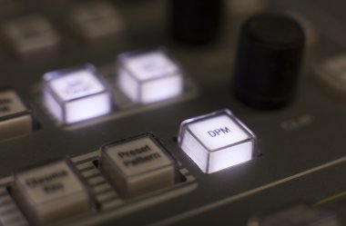 kontrol panelindeki düğmesini