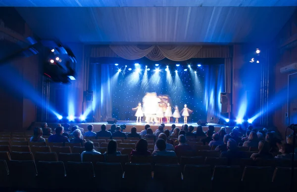 Luz de la escena durante el concierto . —  Fotos de Stock