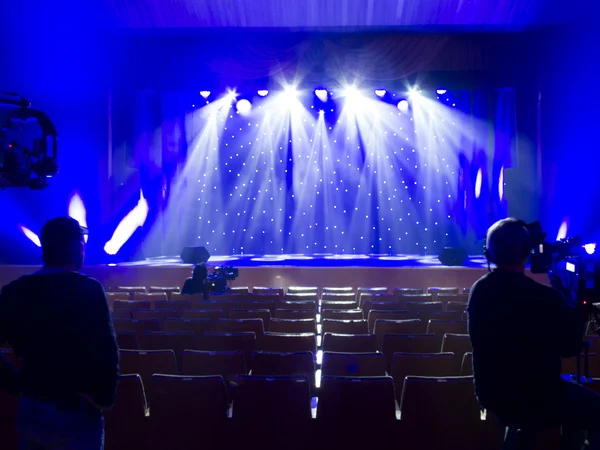 Ljuset från scenen under konserten. — Stockfoto