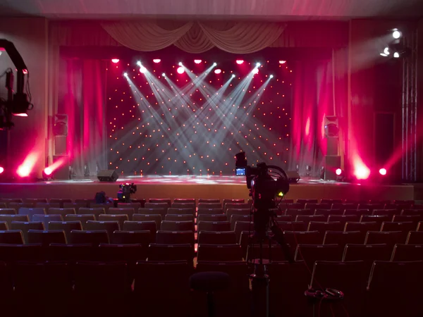 Ljuset från scenen under konserten. — Stockfoto