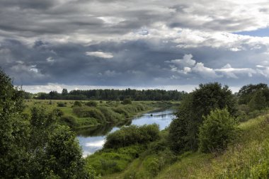 Doğal manzara tarihsel bir yerde. Pskov, Rusya ile kanlı Pushkinskiye.