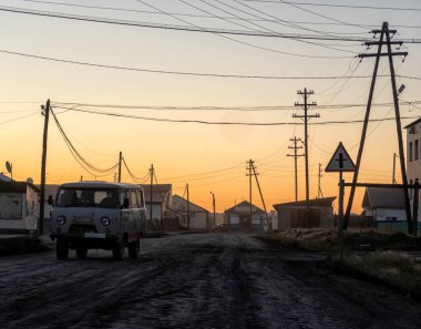 Batagay şehrinde ahşap evler. Yakutia. Rusya.